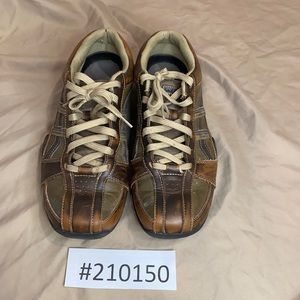 Sketchers brown sneakers